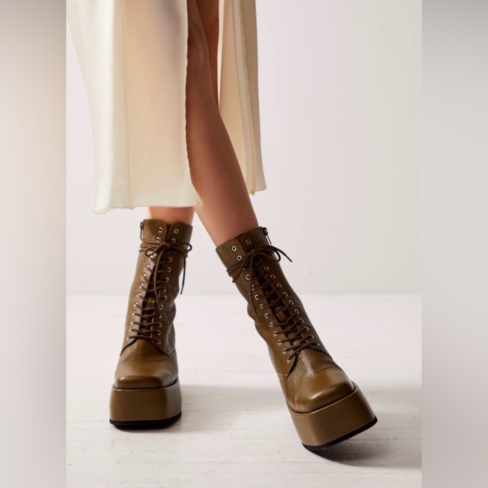 Arlyn Platform Boots